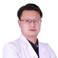李震