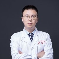何犇