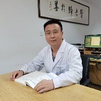 董坤伦医生