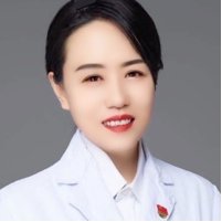 王霞