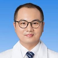 李伟