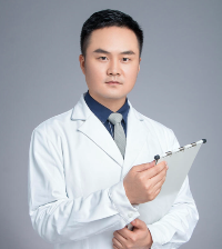 潘霄