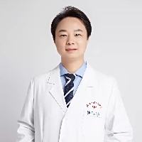 李震