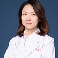 李滢